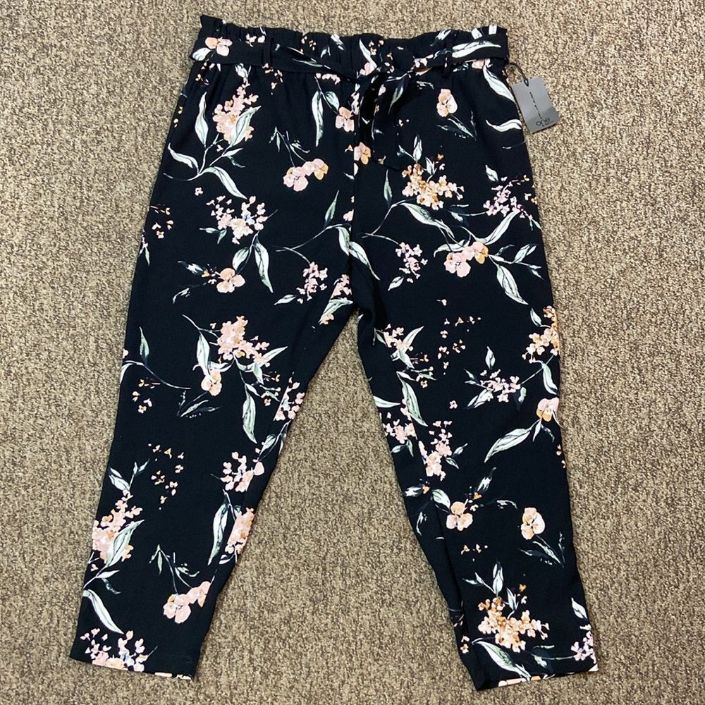 One By Chapter One Jogger Longueur Capri Ankle Black and Pink Floral Design  XL
